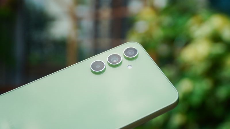 Cụm camera h&acirc;̀u như kh&ocirc;ng có gì khác bi&ecirc;̣t giữa 2 dòng sản ph&acirc;̉m