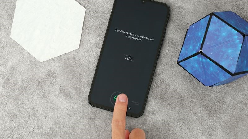 T&iacute;nh năng mở kh&oacute;a v&acirc;n tay đều c&oacute; tr&ecirc;n cả A35 v&agrave; A34