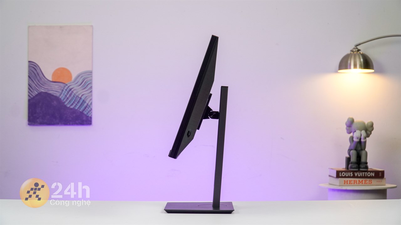 chân để của màn hình có thể giúp thiết bị thay đổi góc nghiêng.