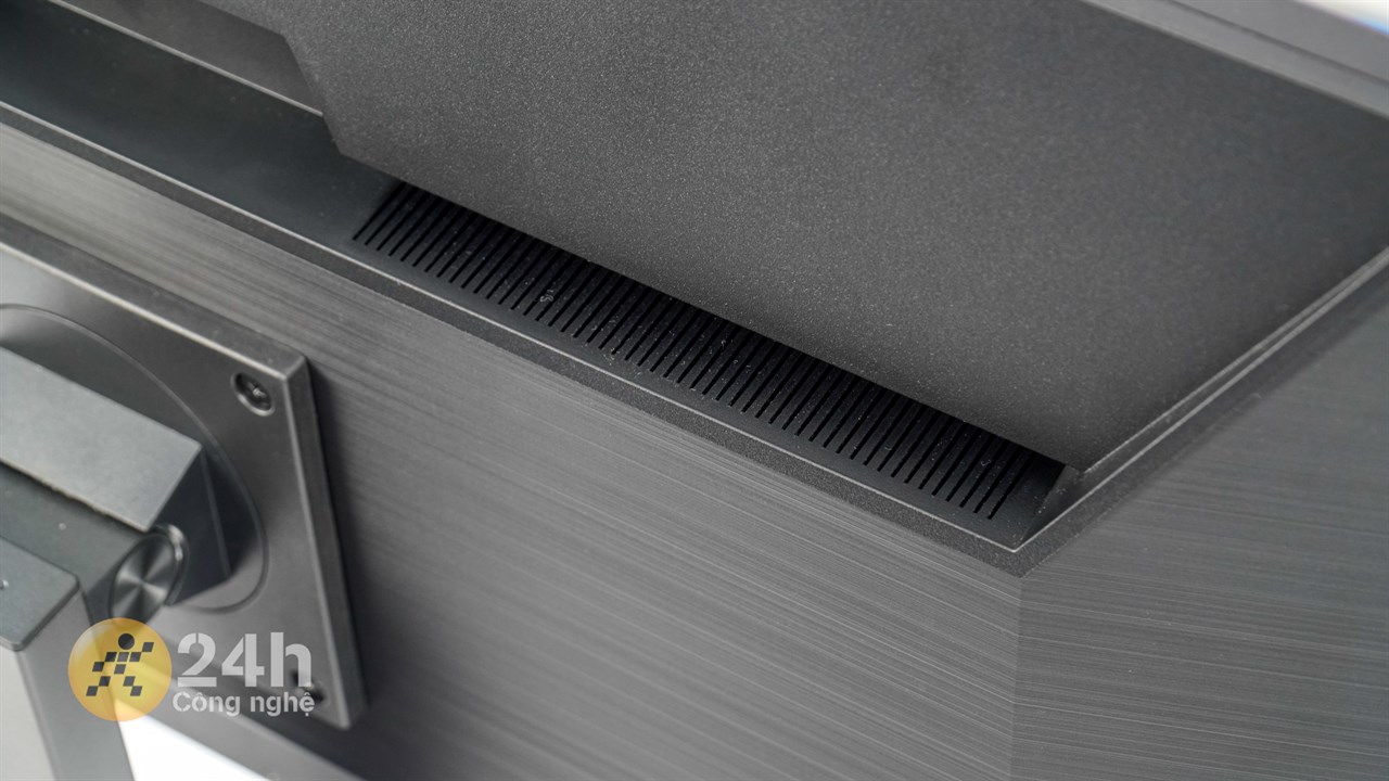 Mặt lưng của Viewsonic Gaming VX2758A-2K-PRO-2 còn được đặt khe tản nhiệt bên trong.