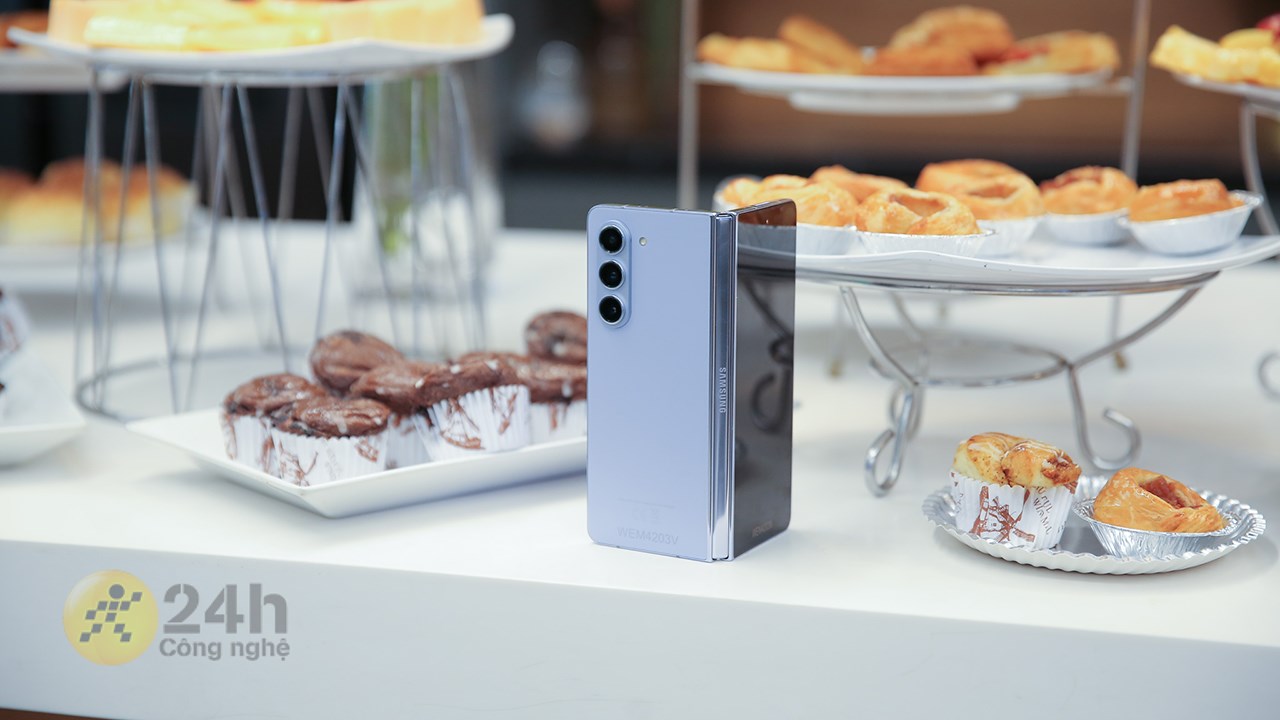 Rẻ kỉ lục, giảm đậm sâu lên đến 8 triệu đồng điện thoại gập Rẻ kỉ lục, giảm đậm sâu lên đến 8 triệu đồng điện thoại gập