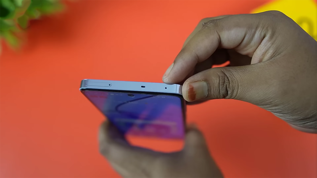 Phần khung được làm bằng kim loại là một trong những điểm mà mình đánh giá cao sản phẩm này. Nguồn: Tech Guide. Phần khung được làm bằng kim loại là một trong những điểm mà mình đánh giá cao sản phẩm này. Nguồn: Tech Guide.