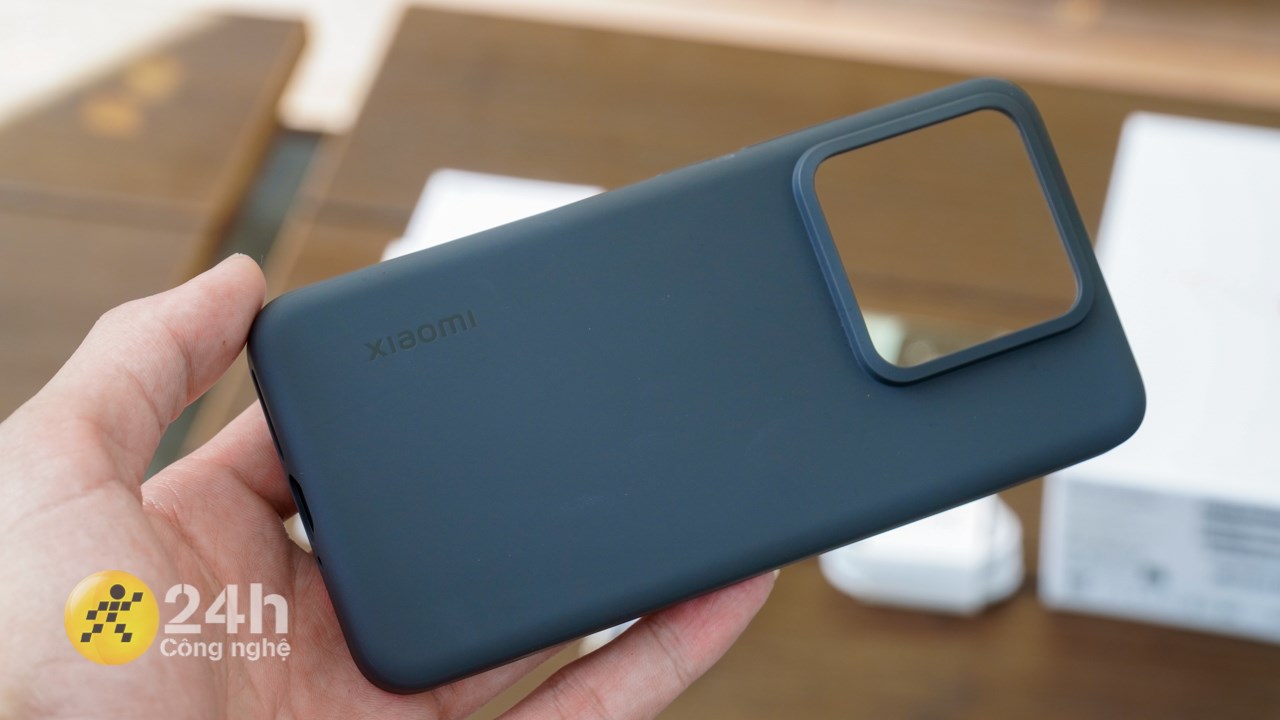 Mình rất thích chiếc ốp lưng silicon dạng nhám đục của Xiaomi 14.