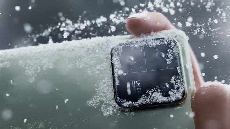 Chu&acirc;̉n IP68 cùng được trang bị tr&ecirc;n cả 2 giúp bảo v&ecirc;̣ máy 