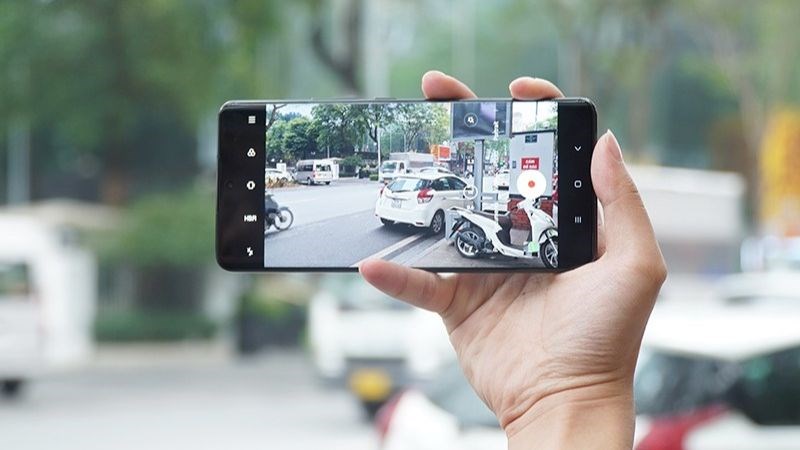 Ngoài khả năng chụp hình &acirc;́n tượng, b&ocirc;̣ đ&ocirc;i nhà Xiaomi còn có th&ecirc;̉ quay video sắc nét