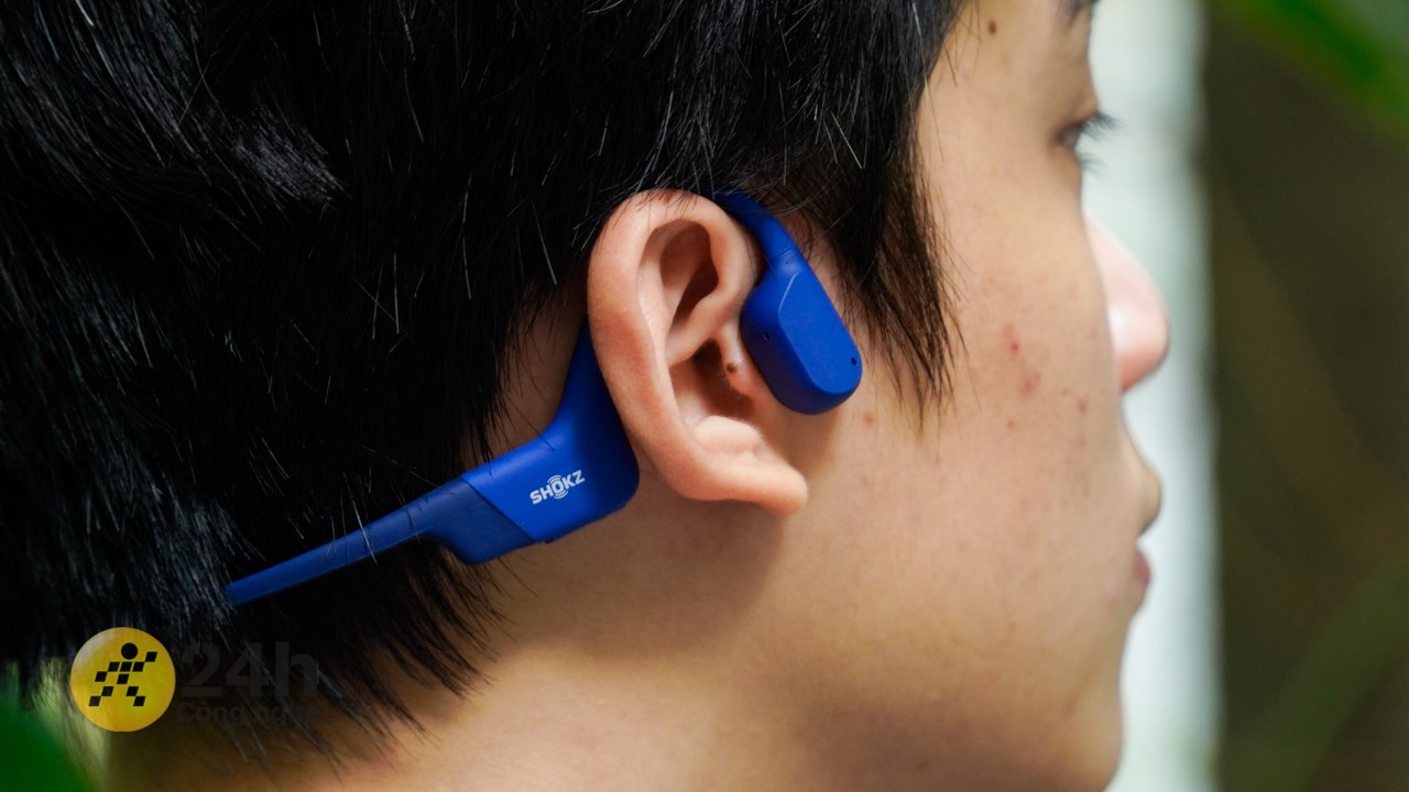 Shokz OpenRun cho chất âm lớn và rõ ràng rất phù hợp với nhu cầu thể thao. Shokz OpenRun cho chất âm lớn và rõ ràng rất phù hợp với nhu cầu thể thao.