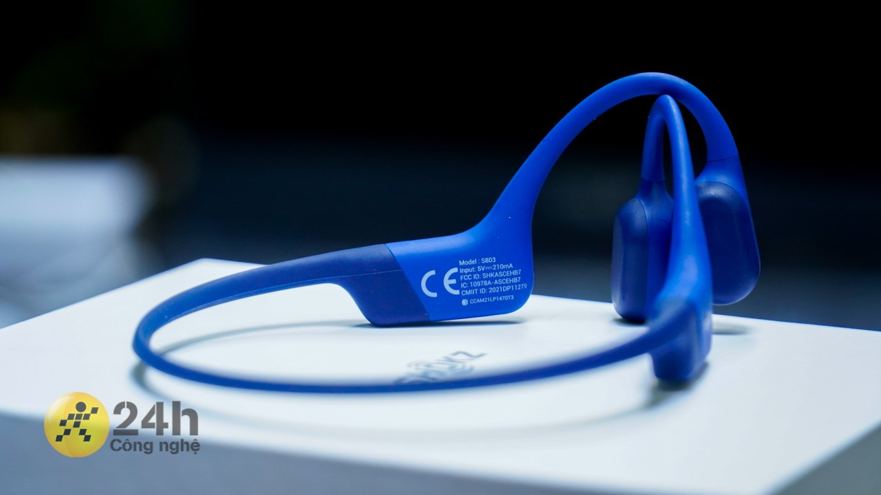 Shokz OpenRun còn có độ bền rất cao nhờ được hoàn thiện từ Titanium. Shokz OpenRun còn có độ bền rất cao nhờ được hoàn thiện từ Titanium.