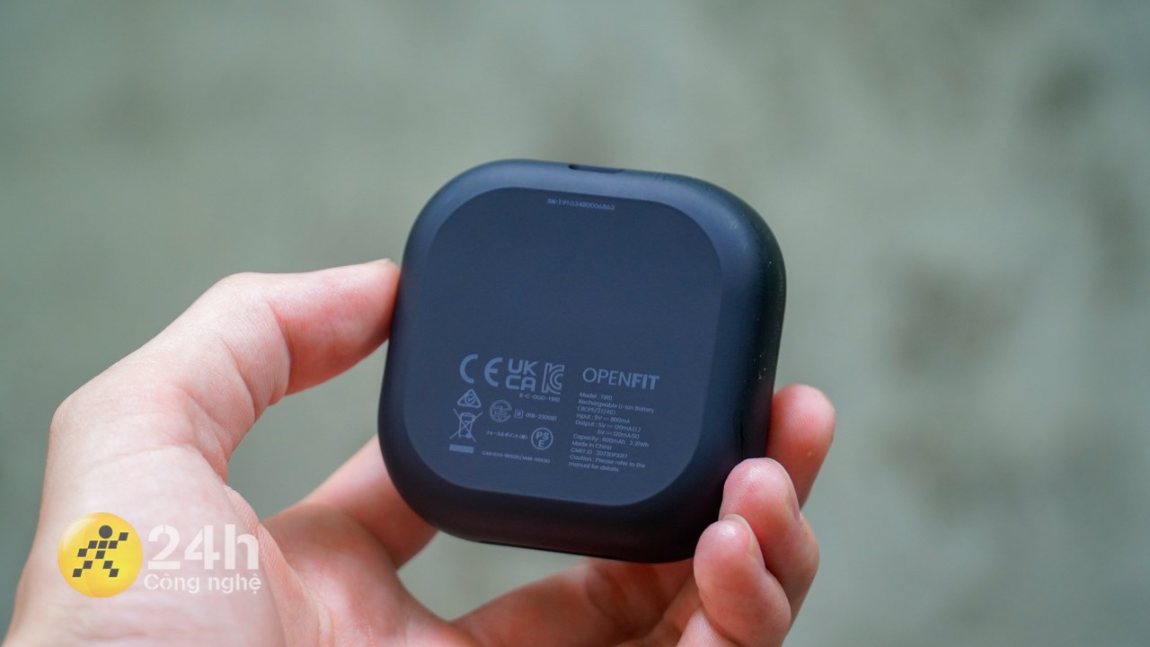 Phần hộp sạc còn có chất lượng hoàn thiện tốt.