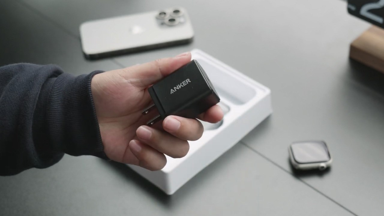 Củ sạc Anker 40 W được tặng kèm Anker MagGo 3-in-1 Củ sạc Anker 40 W được tặng kèm Anker MagGo 3-in-1