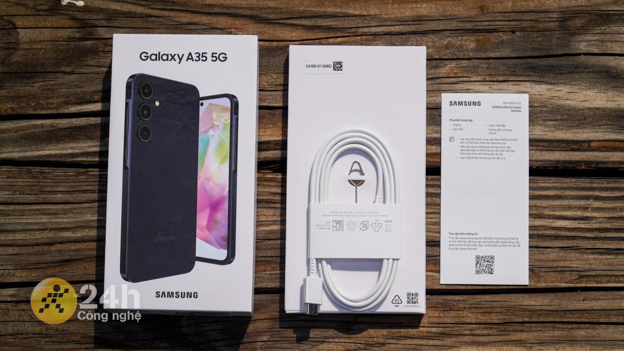 Hộp đựng Galaxy A35 5G được thiết kế trực quan và không có nhiều phụ kiện đi kèm bên trong. Hộp đựng Galaxy A35 5G được thiết kế trực quan và không có nhiều phụ kiện đi kèm bên trong.