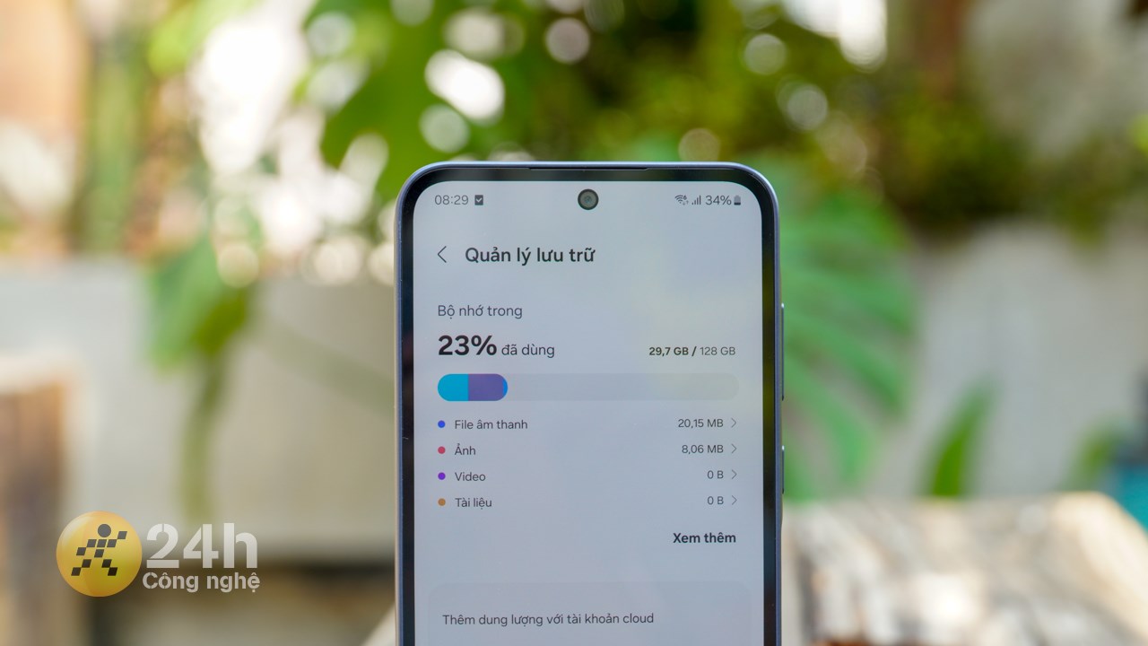 Galaxy A35 5G còn có thể đáp ứng tốt nhu cầu lưu trữ lẫn đa nhiệm của người dùng. Galaxy A35 5G còn có thể đáp ứng tốt nhu cầu lưu trữ lẫn đa nhiệm của người dùng.