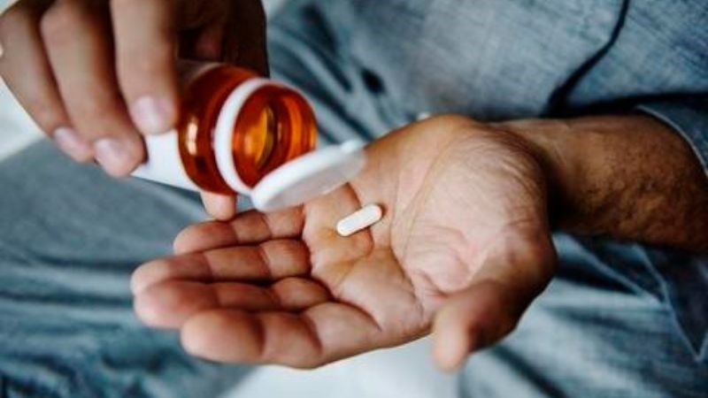 Bạn không nên tự ý sử dụng thuốc giảm đau khi chưa có chỉ dẫn của bác sĩ