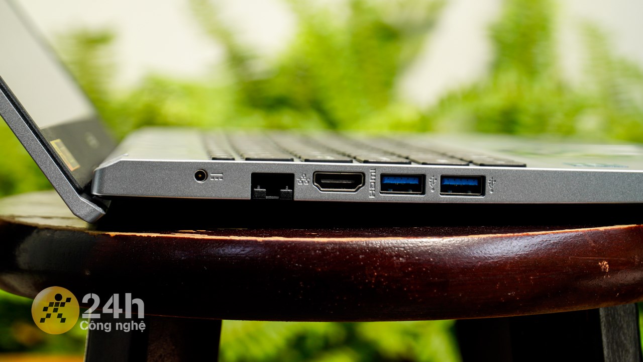 Cạnh trái của Acer Aspire 3 A315 59 5283