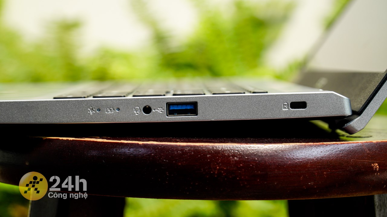 Cạnh phải của Acer Aspire 3 A315 59 5283