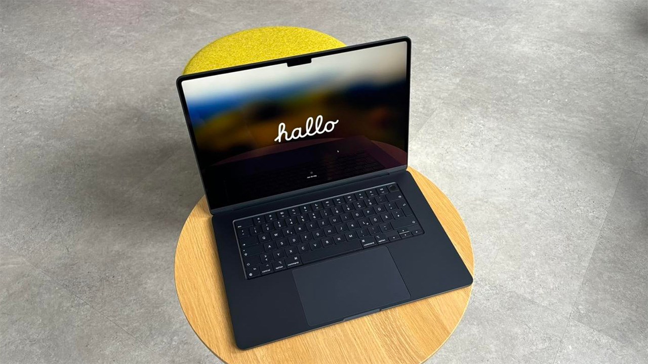 MacBook Air M3 còn có phiên bản 15 inch được ra mắt cùng thời điểm MacBook Air M3 còn có phiên bản 15 inch được ra mắt cùng thời điểm