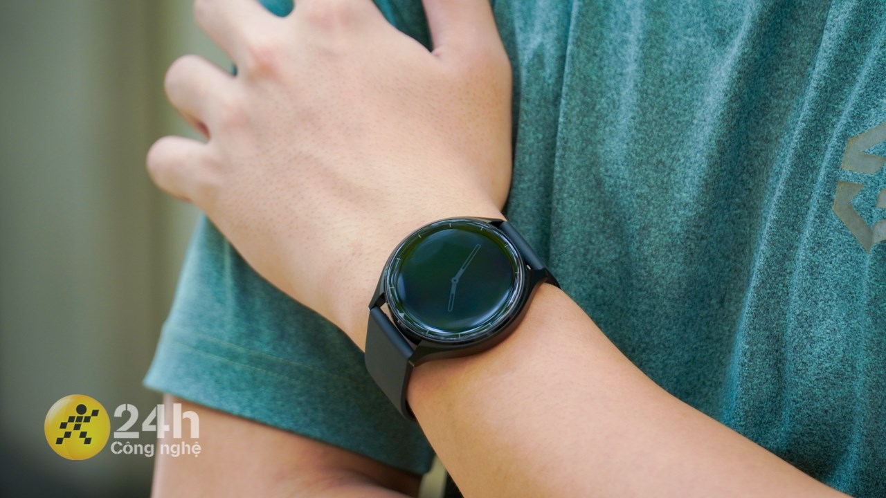 Nhờ viền bezel trên, mặt đồng hồ trên Xiaomi Watch 2 trở nên tối giản và tinh tế. Nhờ viền bezel trên, mặt đồng hồ trên Xiaomi Watch 2 trở nên tối giản và tinh tế.