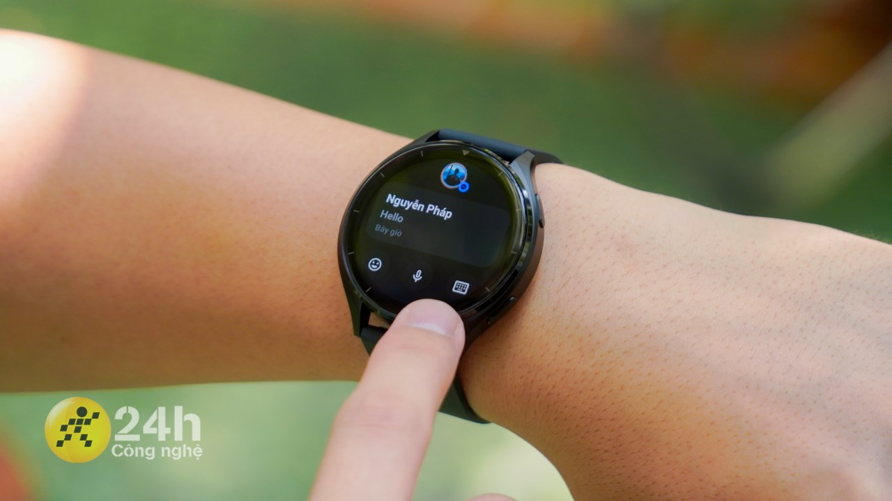 Mình có thể phản hồi tin nhắn ở điện thoại bằng việc gõ văn bản hoặc giọng nói trên Xiaomi Watch 2. Mình có thể phản hồi tin nhắn ở điện thoại bằng việc gõ văn bản hoặc giọng nói trên Xiaomi Watch 2.