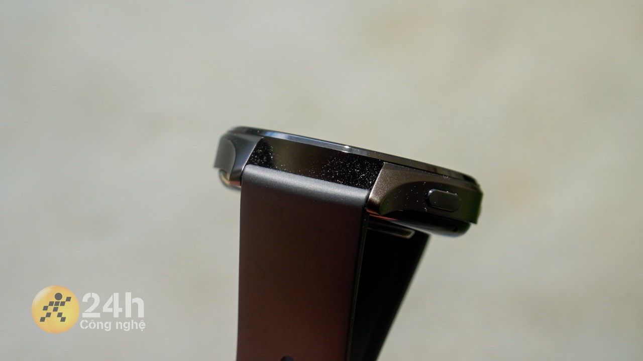 Ngoài ra, mình cũng thường phải vệ sinh khu vực giữa phần khung và dây đeo của Xiaomi Watch 2 do tình trạng bám bụi. Ngoài ra, mình cũng thường phải vệ sinh khu vực giữa phần khung và dây đeo của Xiaomi Watch 2 do tình trạng bám bụi.