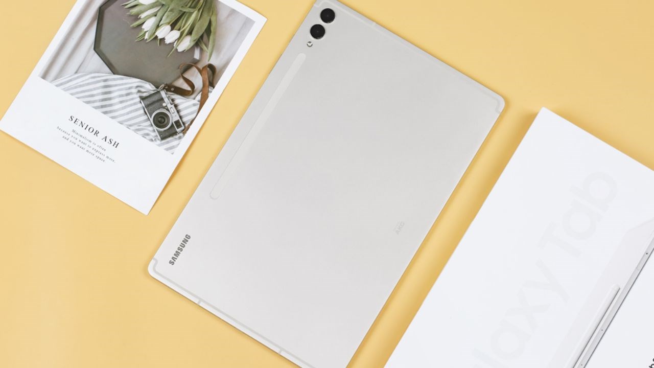 Chỉ từ 21.99 triệu: Tablet màn hình to thoải mái giải trí, gắn kèm bàn phím đôi khi lại có thể làm việc luôn