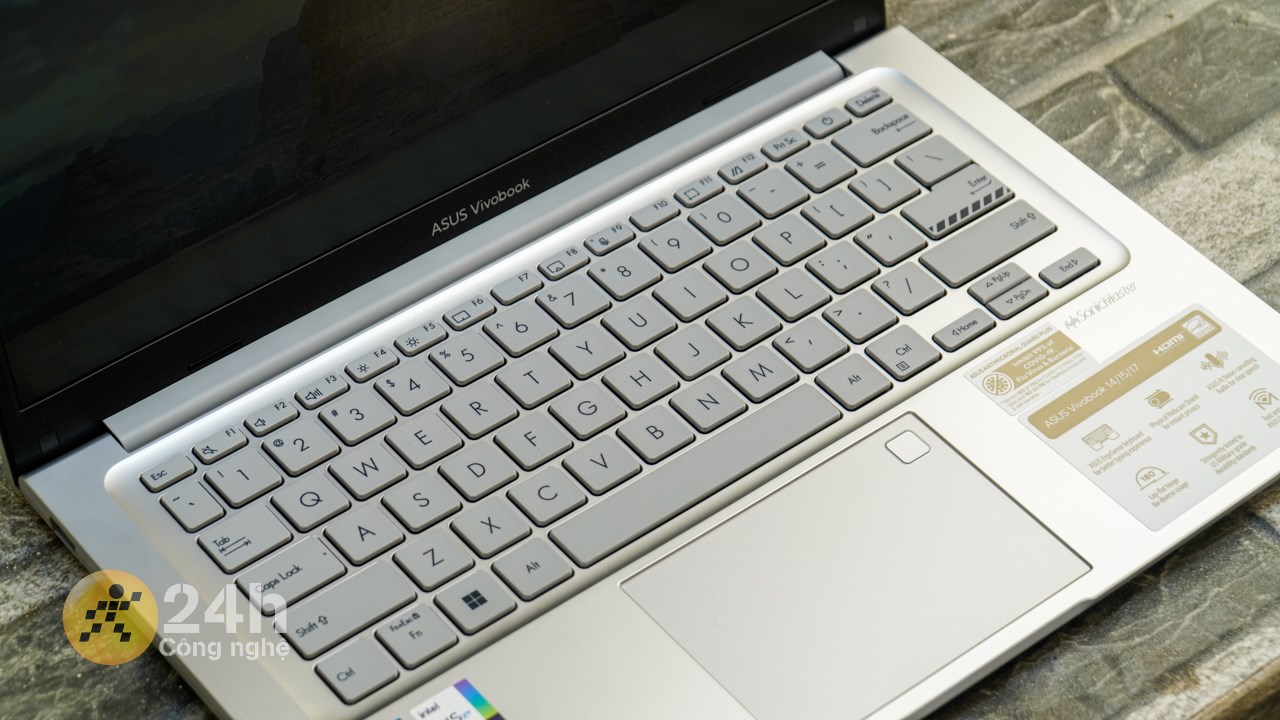 Bàn phím, trackpad của ASUS Vivobook X1404ZA bản Intel Core i5 thế hệ 12 cho trải nghiệm vuốt, gõ rất tốt.