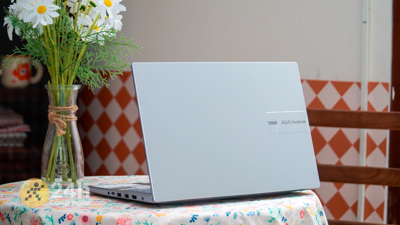 ASUS Vivobook X1404ZA bản Intel Core i5 thế hệ 12 có chất lượng hoàn thiện rất tốt.