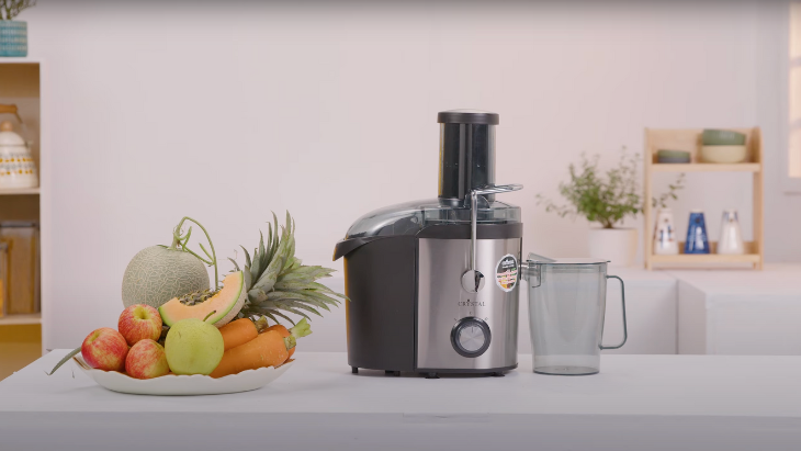 Tổng thể thiết kế nhỏ gọn với tông màu đen bạc của máy ép Crystal GS-333