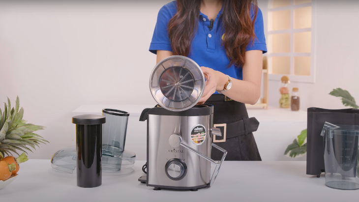 Cận cảnh lưới lọc có nhiều răng cưa sắc bén giúp ép kiệt nước