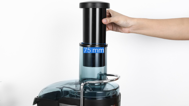 Ống tiếp nguyên liệu rộng 75mm giúp ép được trái cây cỡ lớn dễ dàng