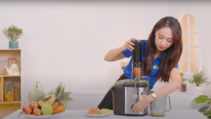 Tiện lợi khi ép nguyên trái cây mà không cần cắt quá nhỏ nguyên liệu