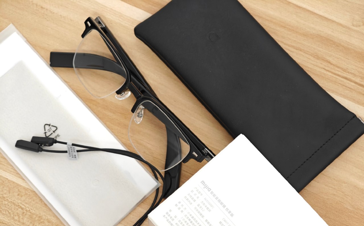 Các vật dụng đi kèm với kính thông minh Xiaomi