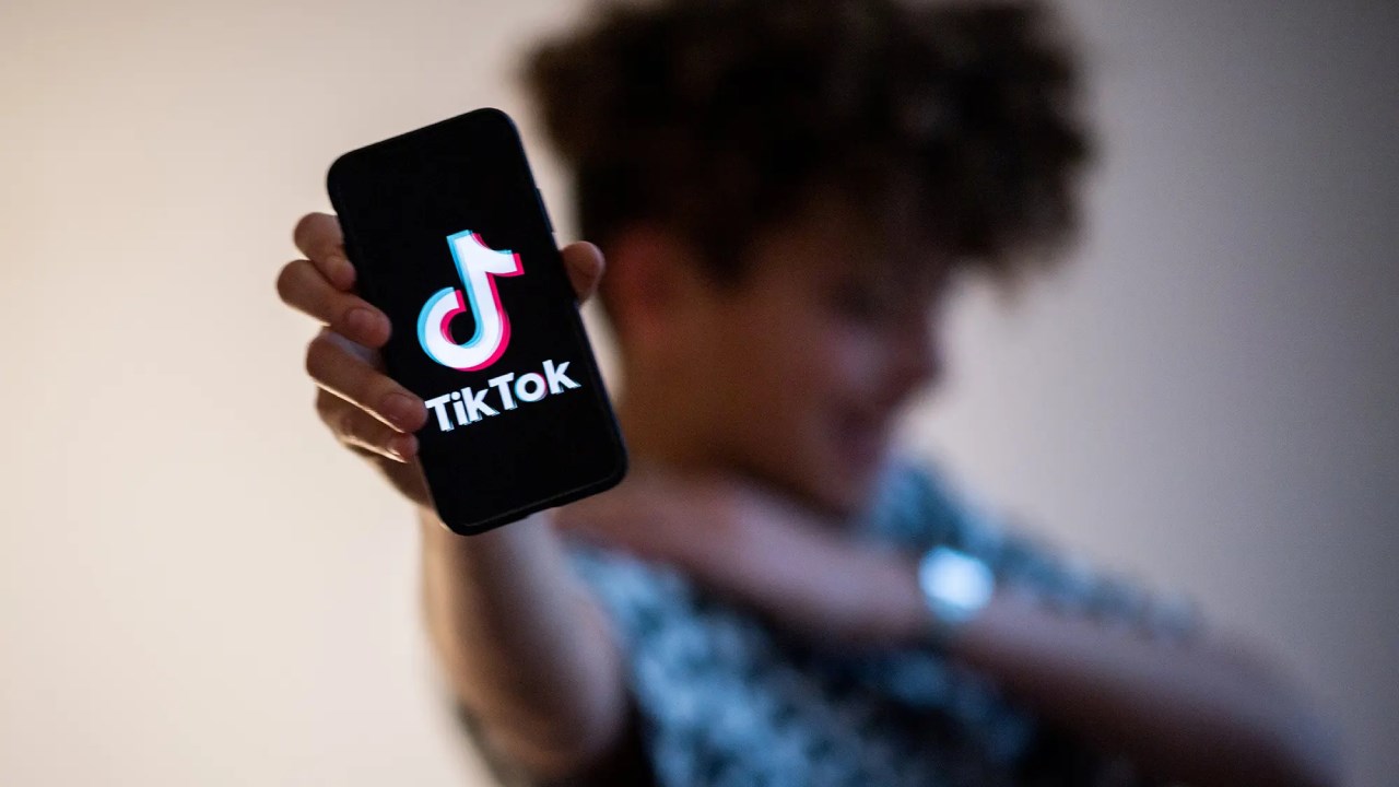 TikTok sẽ gửi thông điệp trong ứng dụng và khuyến khích các sáng kiến về kiến thức truyền thông