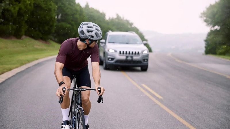 Tai nghe Shokz đảm bảo an toàn cho bạn vì luôn có thể nghe được xung quanh Tai nghe Shokz đảm bảo an toàn cho bạn vì luôn có thể nghe được xung quanh