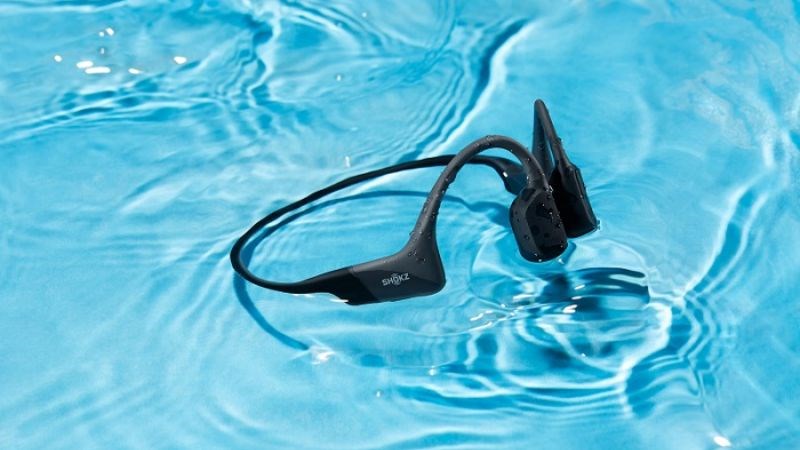 Tai nghe Shokz có khả năng kháng nước, mồ hôi hiệu quả Tai nghe Shokz có khả năng kháng nước, mồ hôi hiệu quả