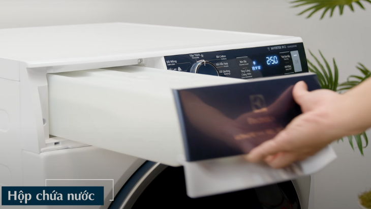 Máy sấy bơm nhiệt Electrolux UltimateCare 9 kg EDH903R9WB - Hộp chứa nước