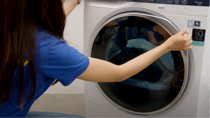 Máy sấy bơm nhiệt Electrolux UltimateCare 9 kg EDH903R9WB - Cửa lồng