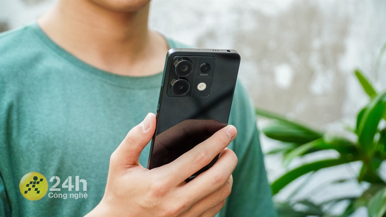 Redmi Note 13 Pro 5G cập nhật Xiaomi HyperOS hoạt động mượt nhưng vẫn có chút điểm gợn khi so với các sản phẩm khác mà mình từng dùng.