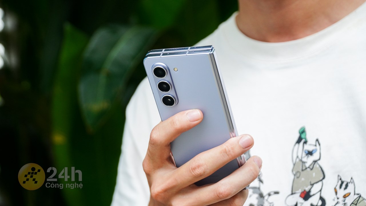 Điện thoại gập Galaxy Z series  xinh ngất ngay, giá chốt đến tay