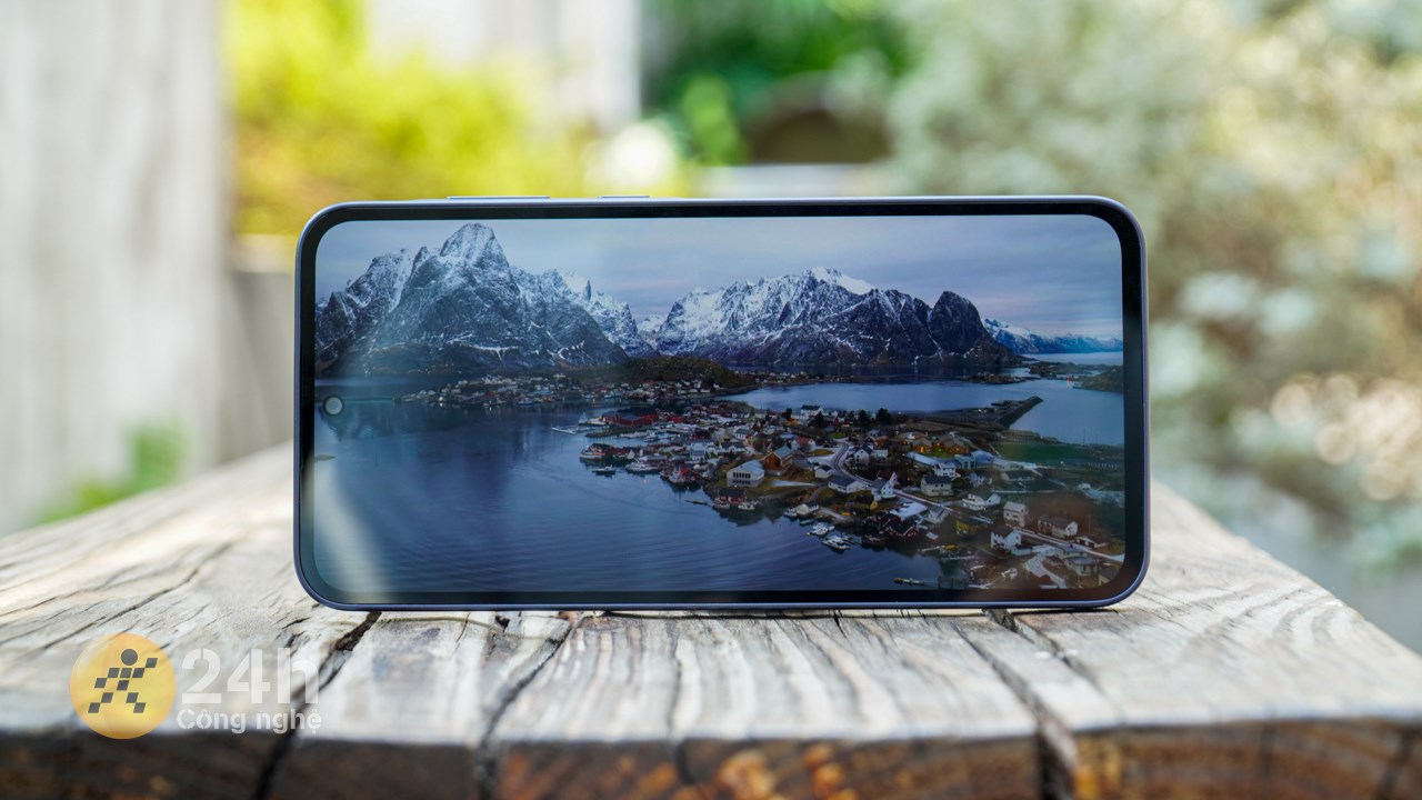 Màn hình của Galaxy A35 5G có chất lượng hiển thị tốt, màu sắc sống động.