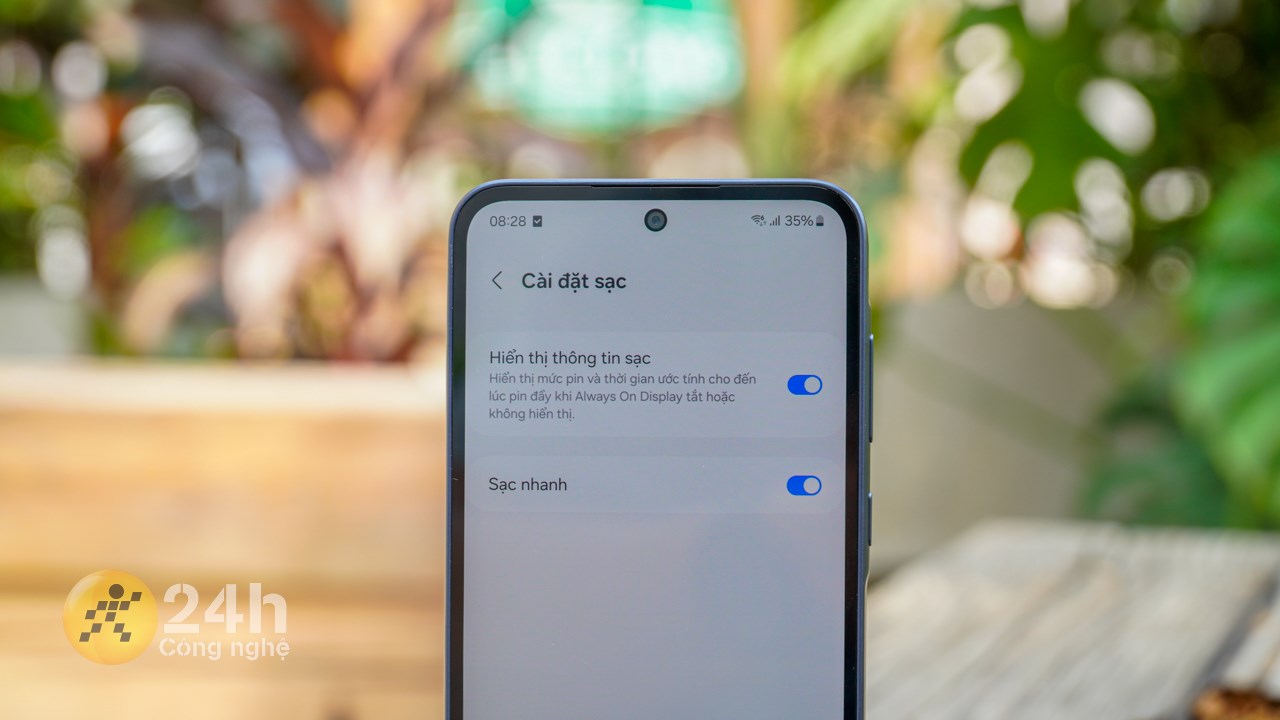 Mình nghĩ việc Galaxy A35 5G được trang bị công suất sạc 25 W sẽ phần nào bảo vệ pin của thiết bị tốt hơn.