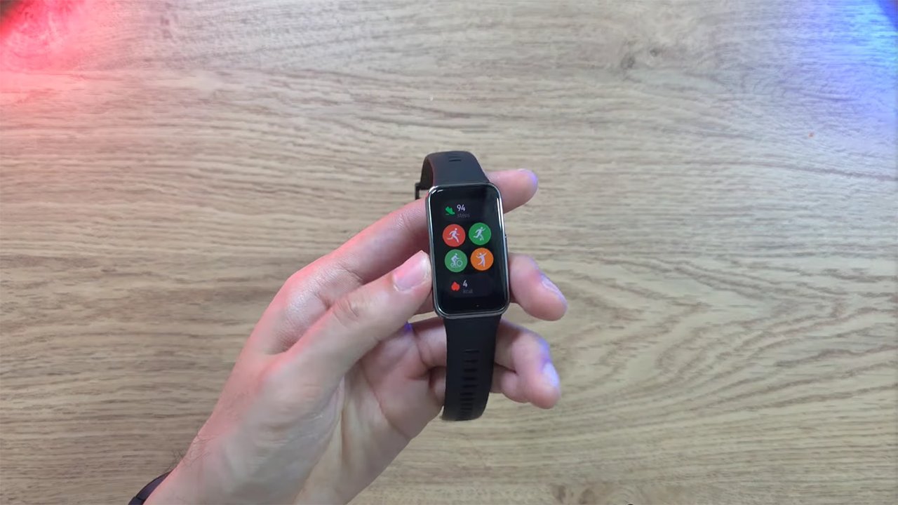 Huawei Band 9 sở hữu phong cách thiết kế quen thuộc với chất lượng hoàn thiện cực kỳ tốt. Nguồn: DR Hameztech..