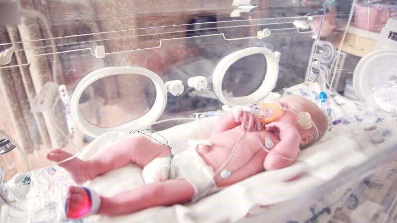 Trẻ bị suy hô hấp sơ sinh có thể là đối tượng của NICU