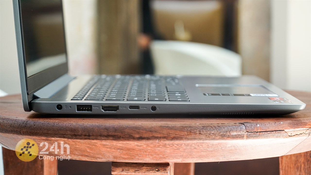 Cạnh trái của Lenovo Ideapad 1 15ALC7.