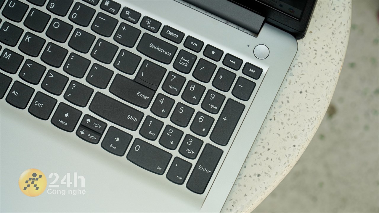 Lenovo IdeaPad 1 15ALC7 cho cảm giác gõ phím tốt.