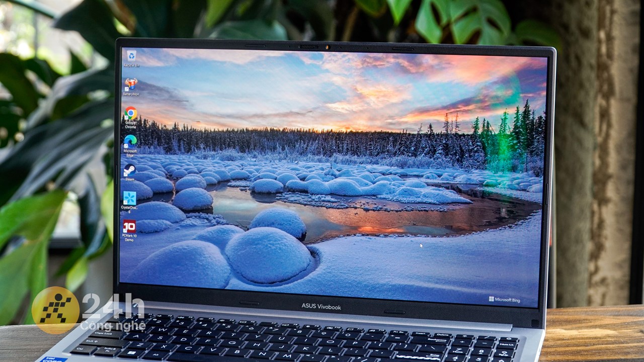 ASUS Vivobook 15 OLED A1505ZA được trang bị màn hình OLED sắc nét.