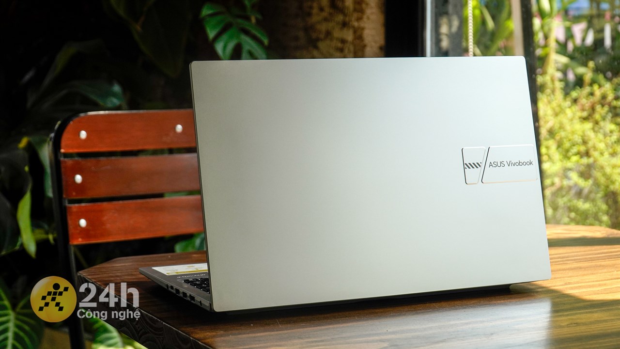 ASUS Vivobook 15 OLED A1505ZA sở hữu phong cách thiết kế đơn giản nhưng lại rất sang trọng