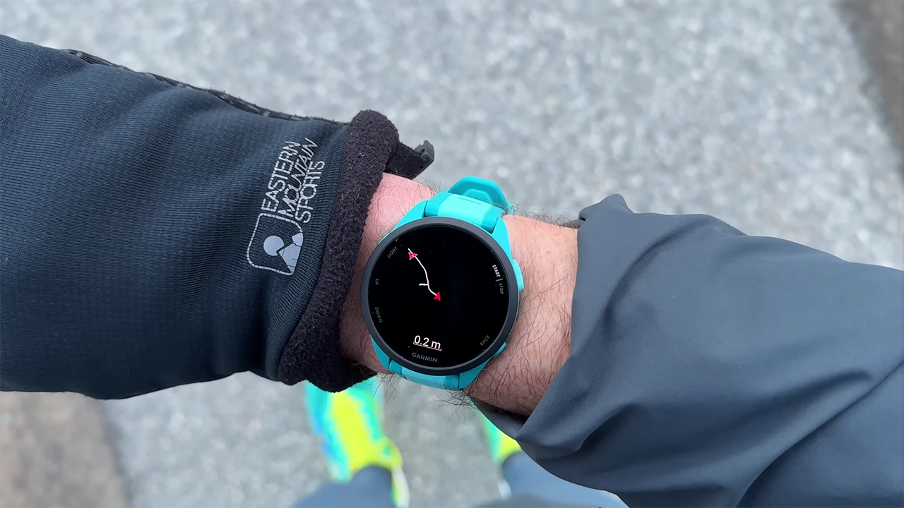 Garmin Forerunner 165 còn hỗ trợ cả định vị trực tuyến. Garmin Forerunner 165 còn hỗ trợ cả định vị trực tuyến.