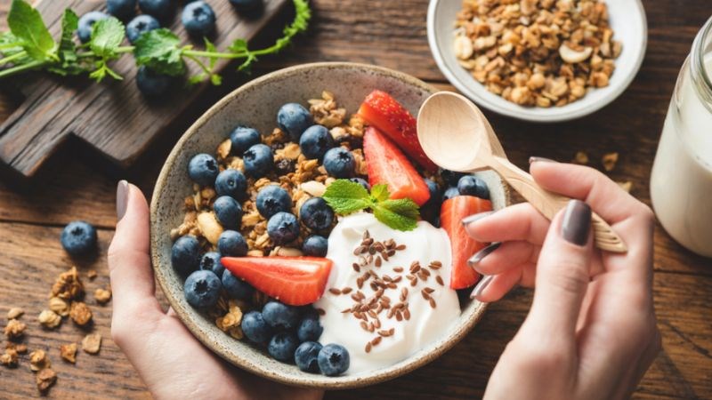 Kết hợp granola và sữa chua làm tăng cảm giác ngon miệng