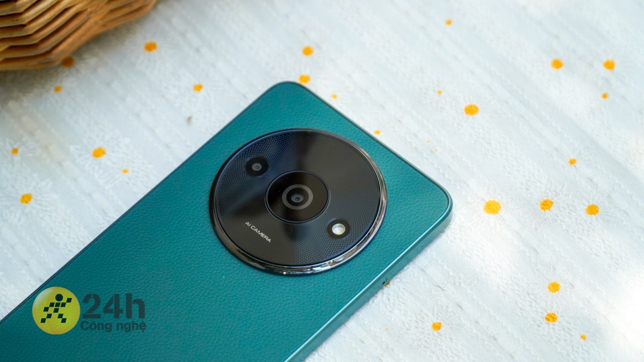 Điểm nhấn trên thiết kế của Redmi A3 còn nằm ở cụm camera to, tròn.