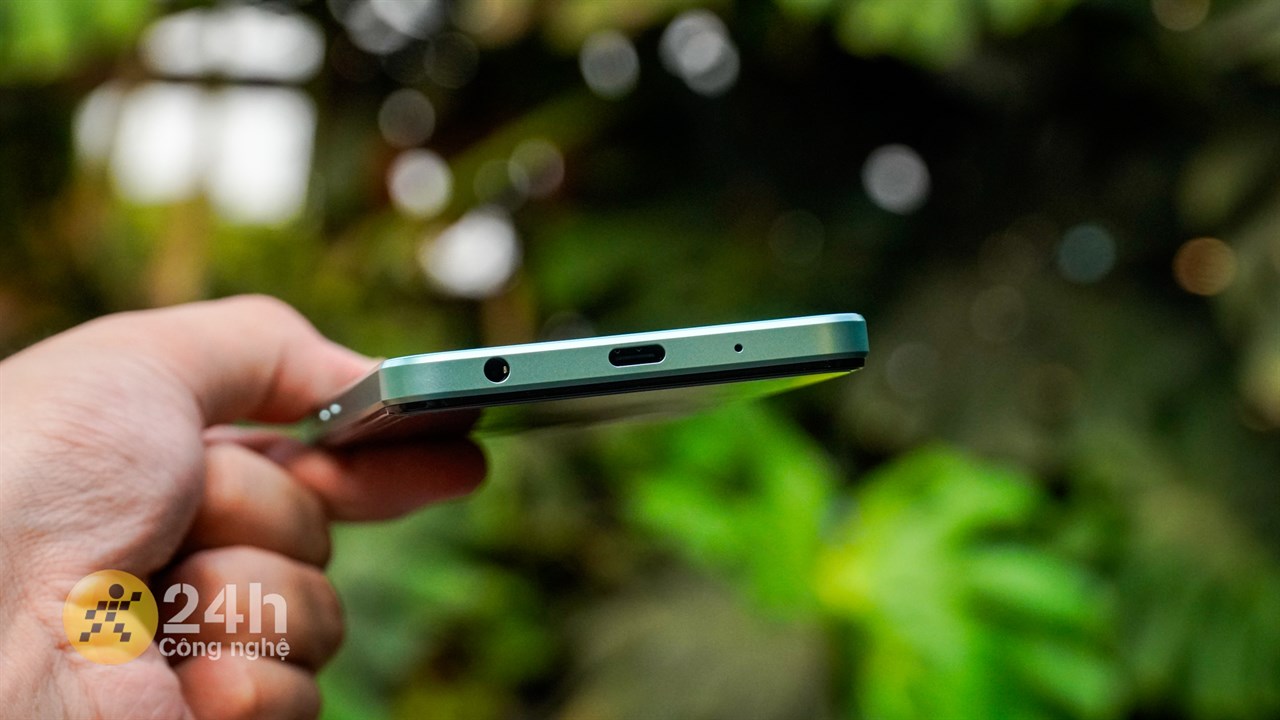Cạnh dưới của Vivo Y03 Cạnh dưới của Vivo Y03