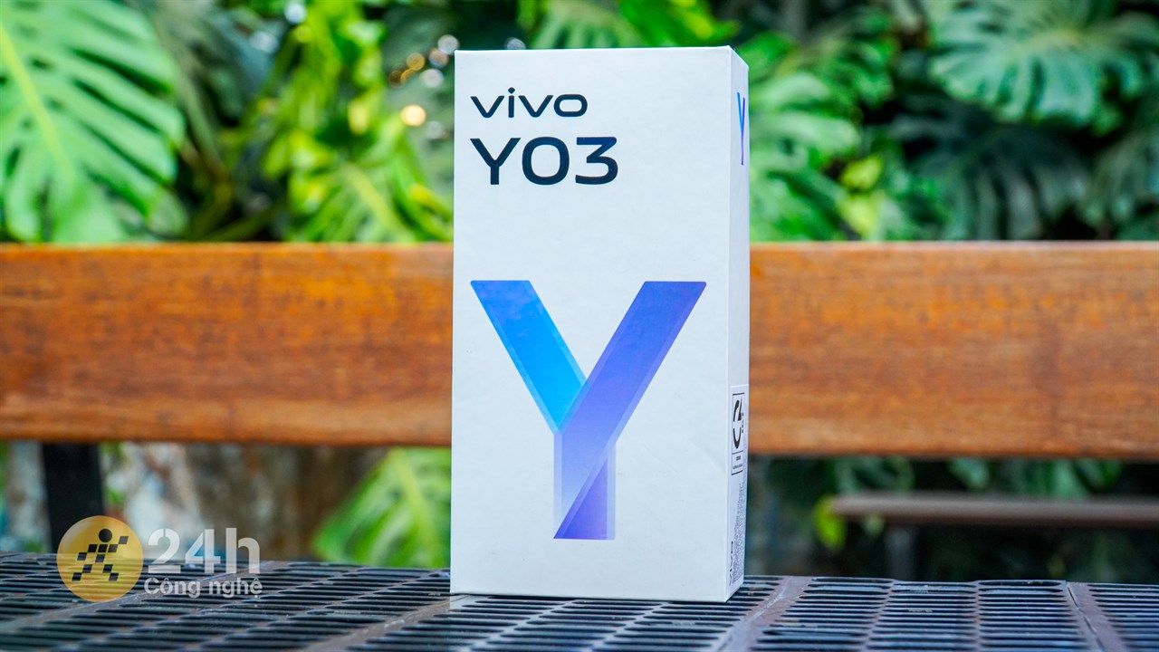 Hộp đựng của Vivo Y03 có chữ 'Y' rất lớn làm điểm nhấn. Hộp đựng của Vivo Y03 có chữ 'Y' rất lớn làm điểm nhấn.